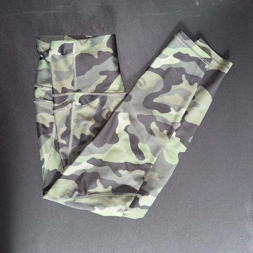 Old Navy Active Camo Leggings - Picture 2 of 3